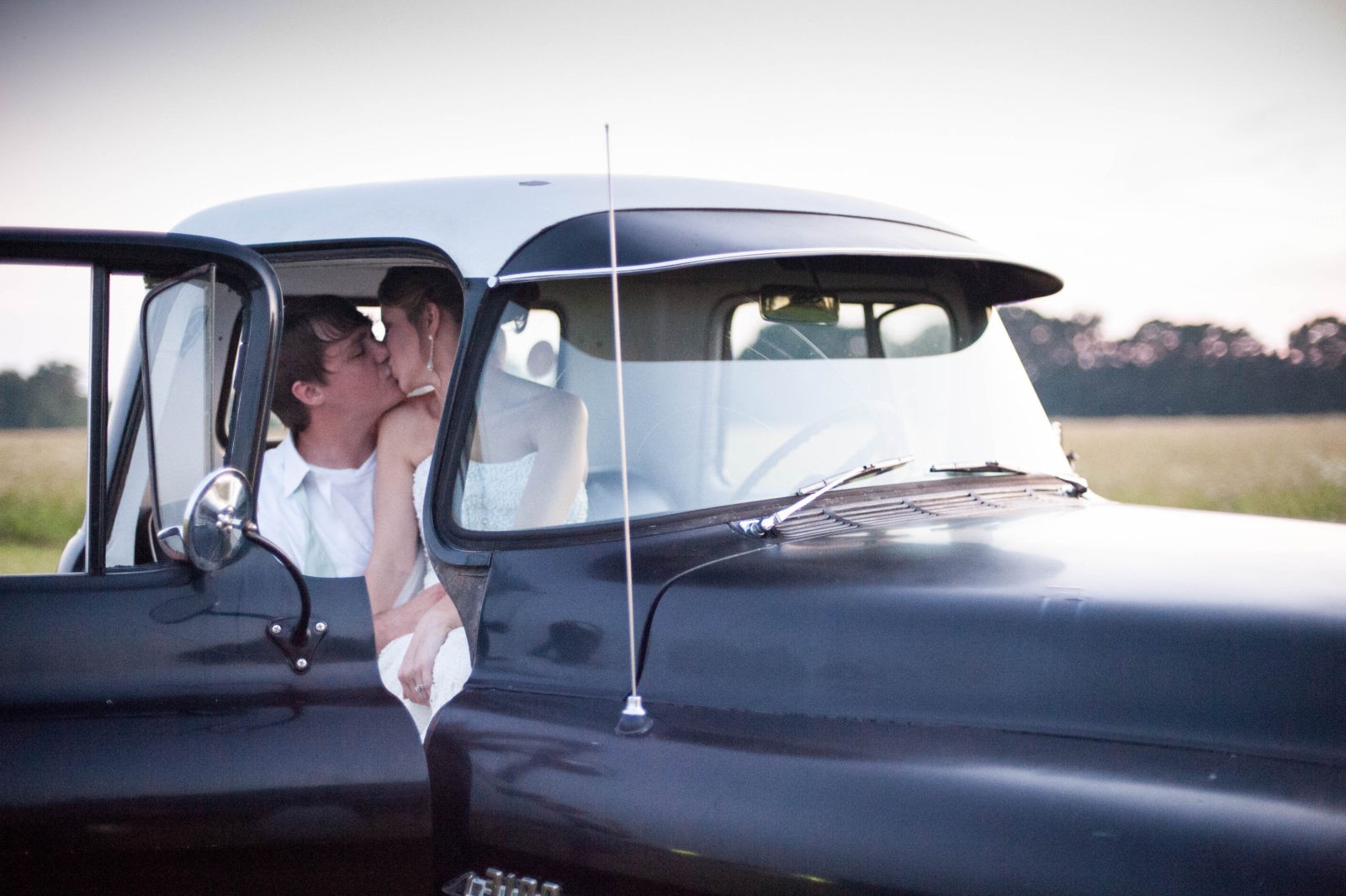 Summer Barn Wedding | Stantonville TN | Lauren & Jordan