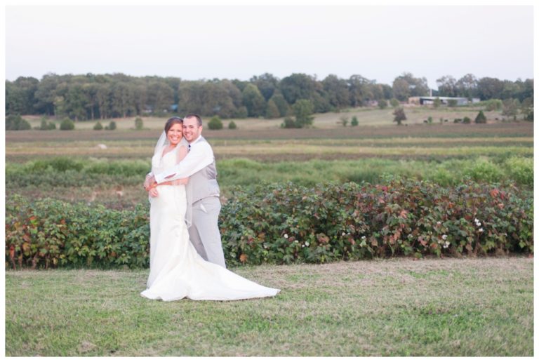 bride & groom Tennessee Wedding photography barn wedding