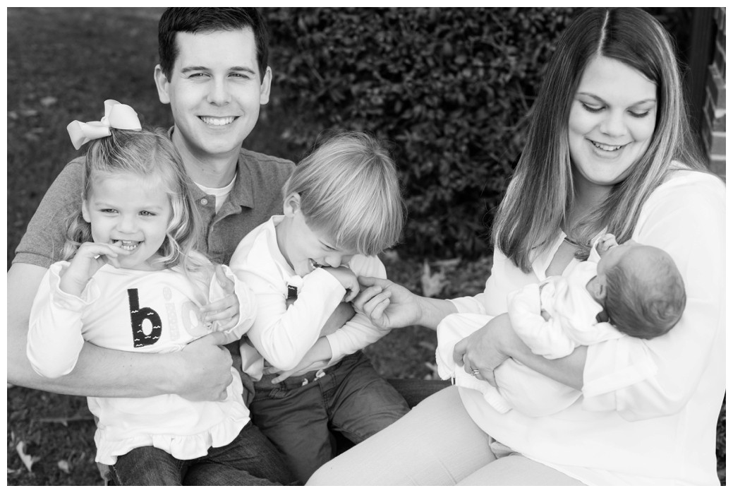 newborn baby with mom dad and siblings