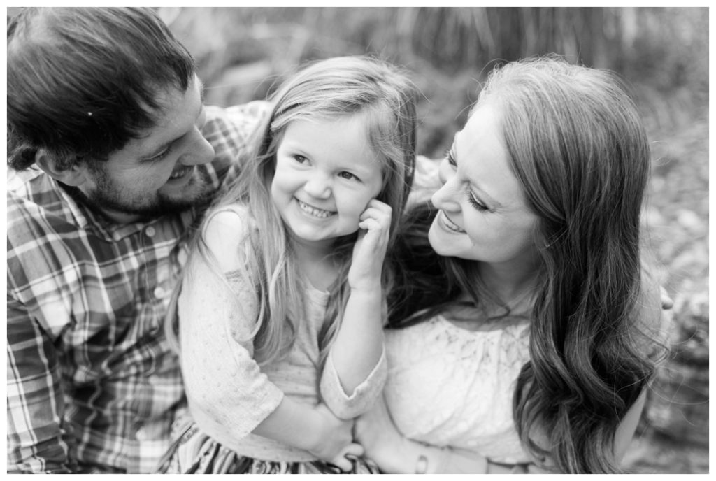 Fall Mini Sessions 2017 parents tickling girl