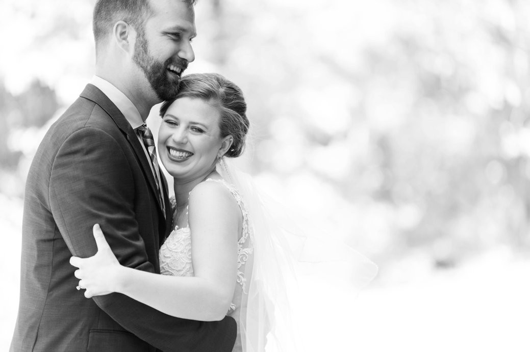 K & M Barn couple hugging